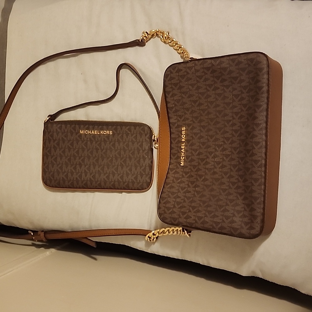 Michael kors crossbody purse with matching wallet
